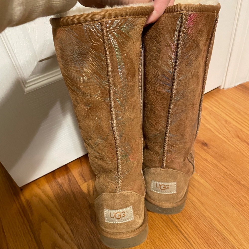 Kids size 6 Ugg’s. A metallic rainbow palm tree leaf print design all over